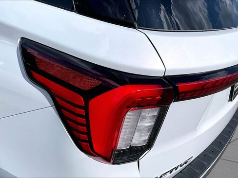 New 2026 Ford Explorer Active RWD image 14