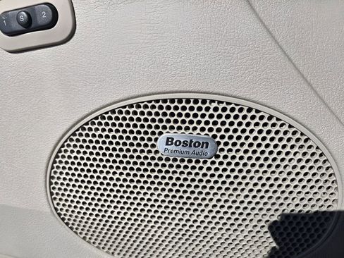 Used 2010 Jeep Grand Cherokee Limited w/ Mopar Chrome Edition Group image 17