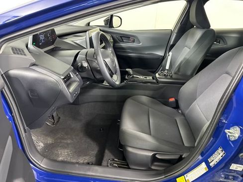 Used 2025 Toyota Prius LE image 11
