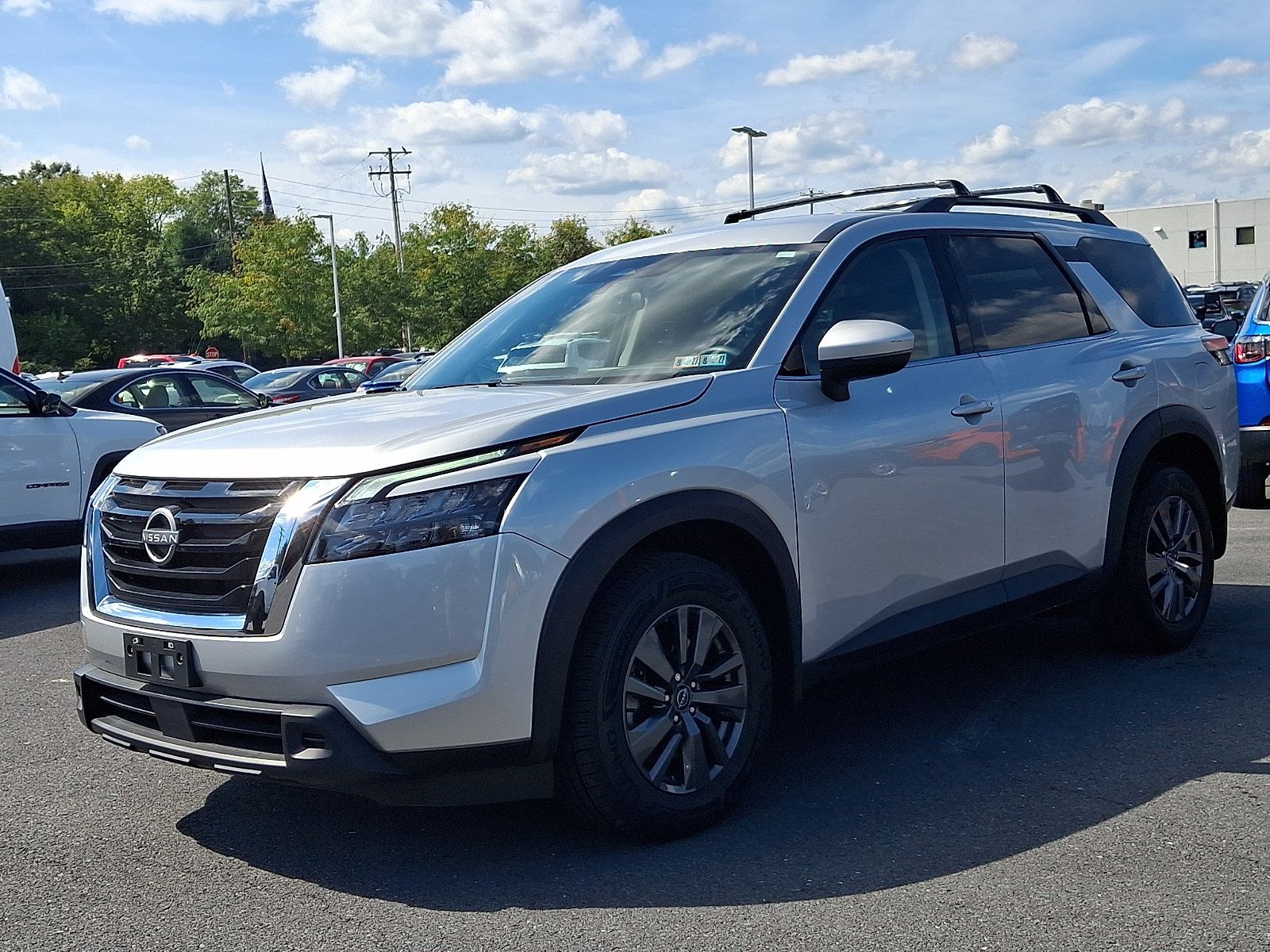 Certified 2024 Nissan Pathfinder SV AWD/4WD image 3