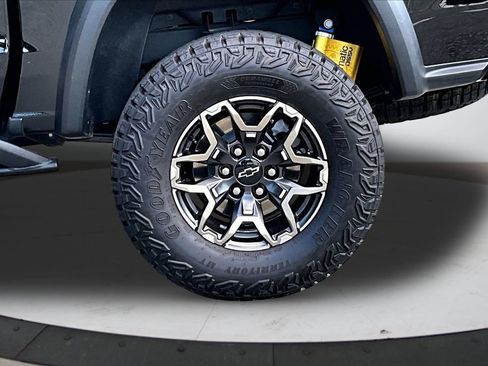 Used 2024 Chevrolet Colorado ZR2 w/ ZR2 Convenience Package III AWD/4WD image 36