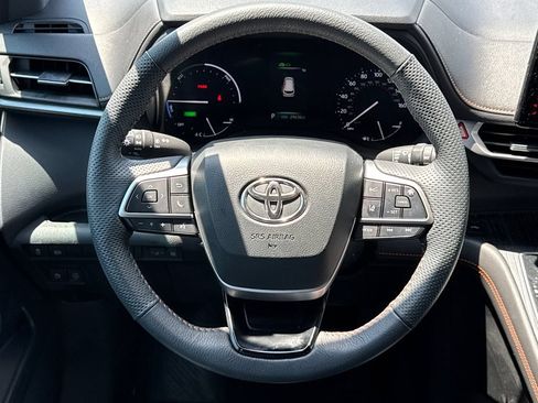 Used 2023 Toyota Sienna XSE FWD image 22