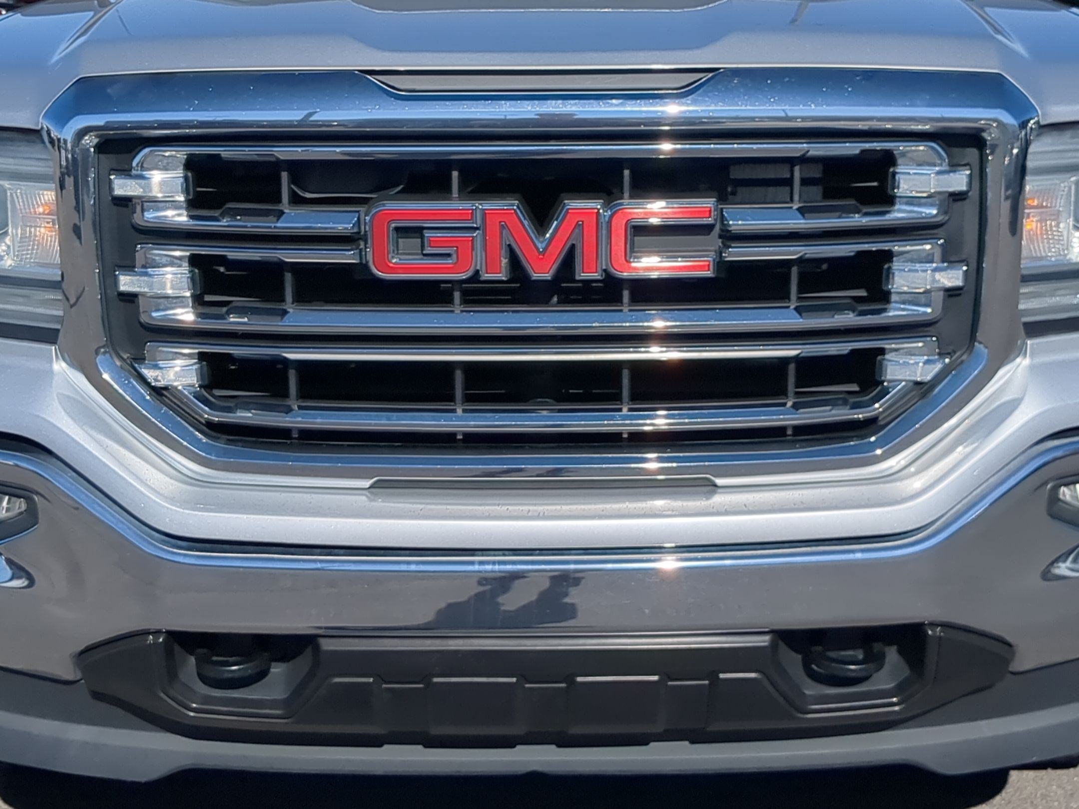 Used 2018 GMC Sierra 1500 SLT w/ SLT Premium Package AWD/4WD image 9