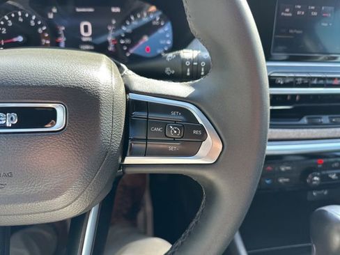 Certified 2025 Jeep Compass Latitude image 21