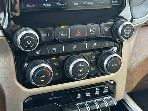 Used 2019 RAM 1500 Laramie AWD/4WD image 19