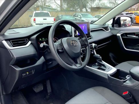 Used 2025 Toyota RAV4 XLE image 17