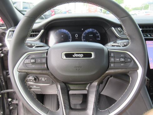Used 2024 Jeep Grand Cherokee Limited w/ Black Appearance Package RWD image 22