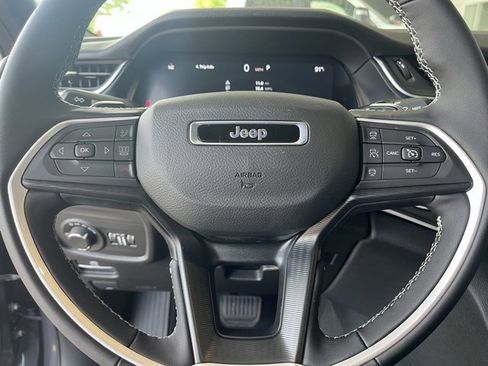New 2025 Jeep Grand Cherokee Altitude image 17