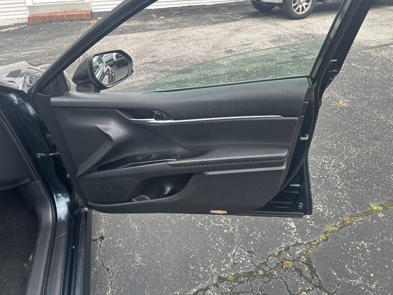 Used 2018 Toyota Camry LE FWD image 12