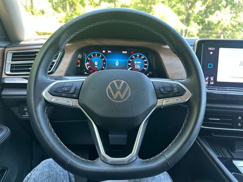 Certified 2025 Volkswagen Atlas SE AWD/4WD image 13