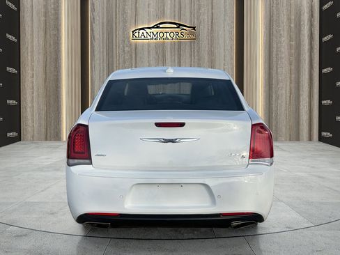Used 2018 Chrysler 300 S w/ 300S Premium Group image 6