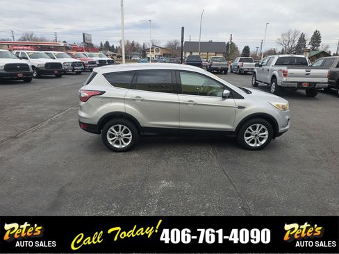 Used 2017 Ford Escape SE image 5