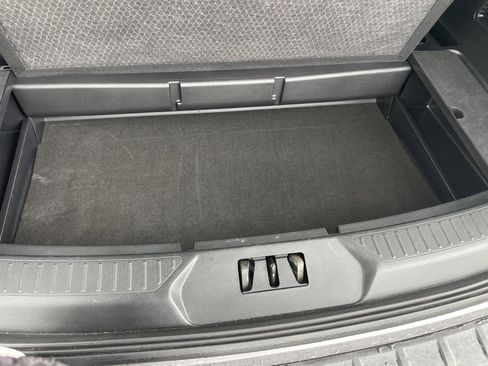 Certified 2022 Ford Explorer XLT w/ Equipment Group 202A image 36