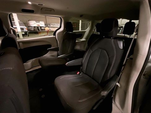 Used 2024 Chrysler Voyager LX image 24