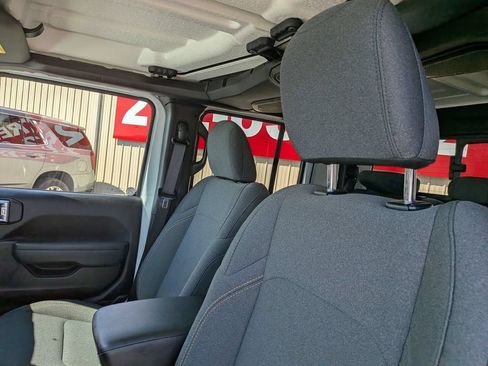 Used 2025 Jeep Gladiator Sport AWD/4WD image 11