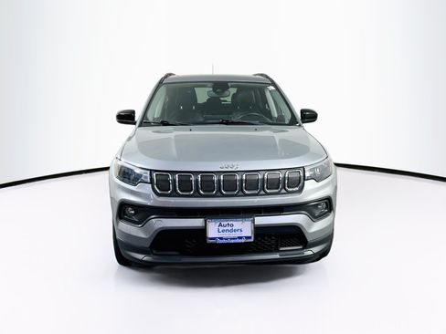 Used 2022 Jeep Compass Latitude w/ Sun and Sound Group AWD/4WD image 2