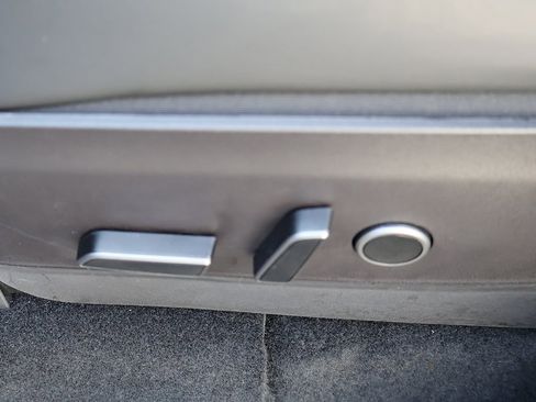 Used 2023 Tesla Model Y Long Range image 33