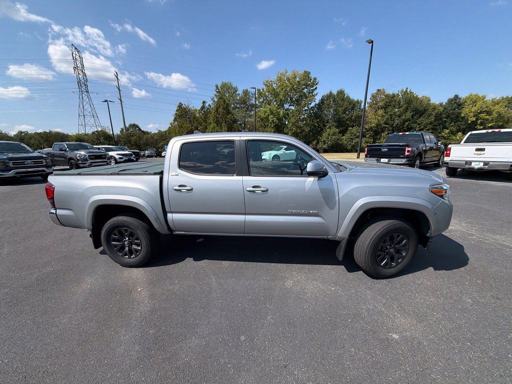 Used 2020 Toyota Tacoma SR5 AWD/4WD image 18