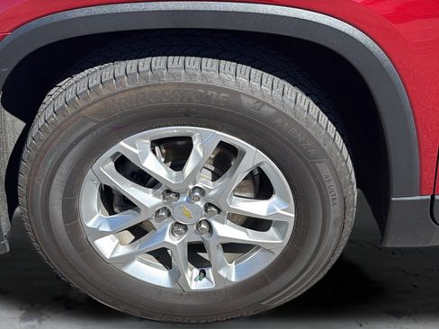 Used 2021 Chevrolet Traverse LT FWD image 29