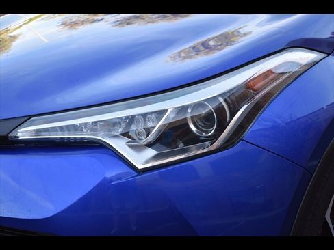 Used 2018 Toyota C-HR XLE image 44
