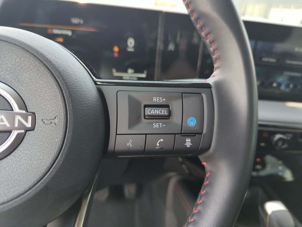 Certified 2025 Nissan Kicks SR AWD/4WD image 43