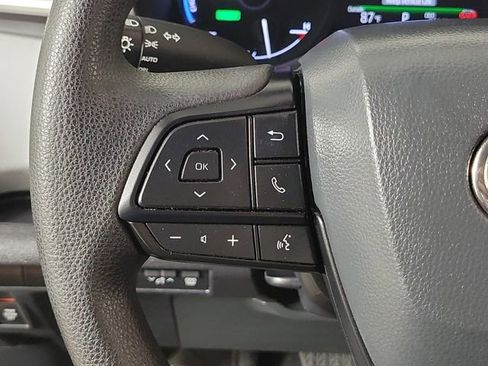 Used 2025 Toyota Sienna LE FWD image 25