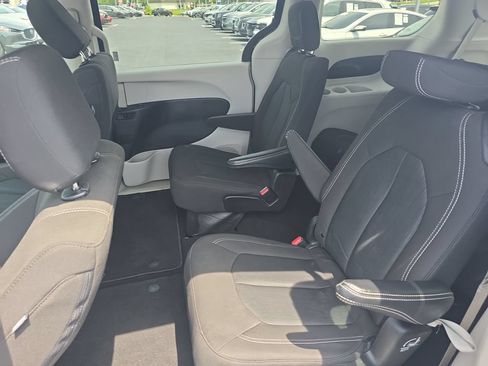 Used 2023 Chrysler Voyager LX FWD image 14