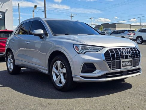 Used 2020 Audi Q3 2.0T Premium Plus w/ Premium Plus Package AWD/4WD image 4