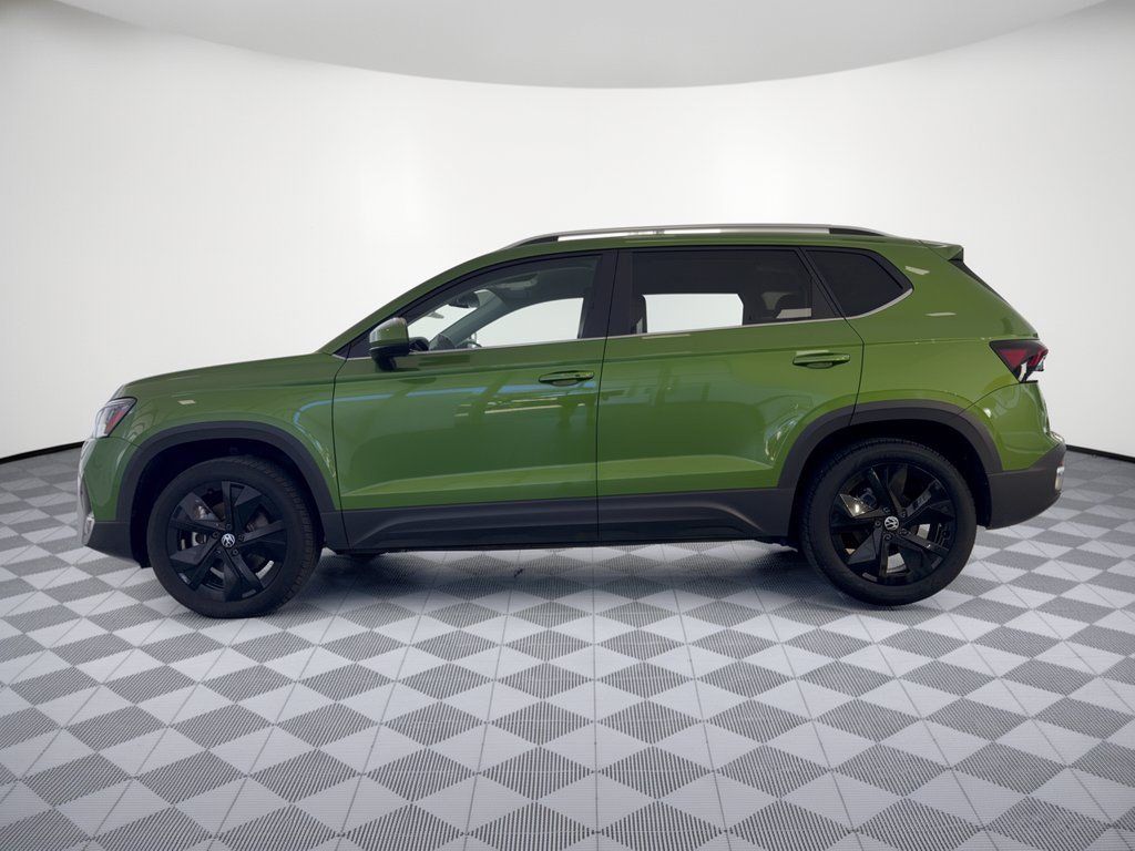 Certified 2026 Volkswagen Taos SE FWD image 2