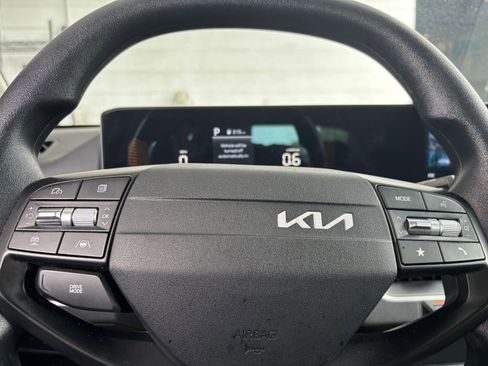 Used 2025 Kia K4 FWD image 30