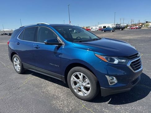 Used 2019 Chevrolet Equinox LT w/ Sun & Navigation Package AWD/4WD image 3