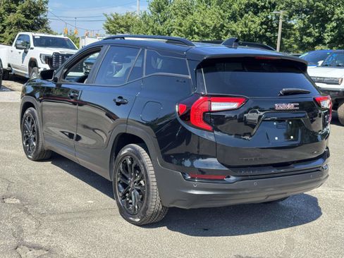 Used 2022 GMC Terrain SLE w/ Driver Convenience Package AWD/4WD image 5