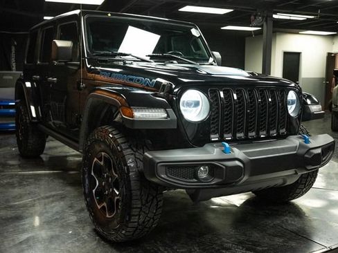 Used 2022 Jeep Wrangler Unlimited Rubicon 4xe AWD/4WD image 2