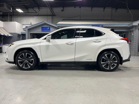 Used 2022 Lexus UX 250h w/ Premium Package AWD/4WD image 4