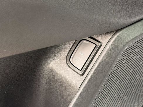 Used 2025 Chevrolet Equinox LT w/ Convenience Package II image 10