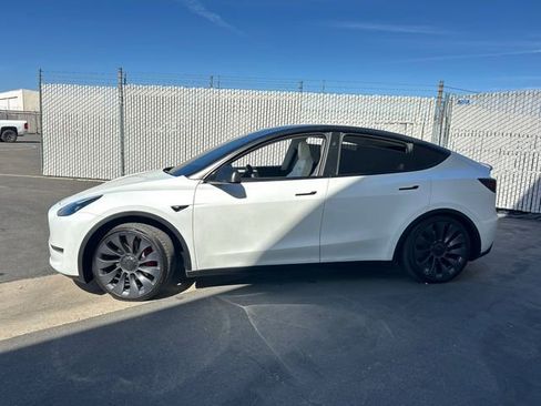 Used 2024 Tesla Model Y Performance image 4