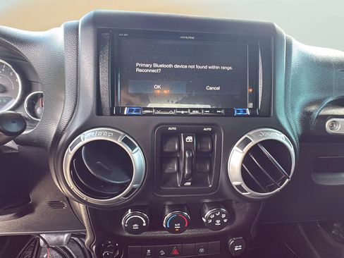 Used 2016 Jeep Wrangler Unlimited Sahara AWD/4WD image 18
