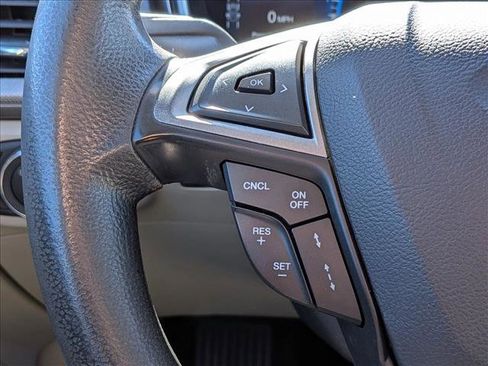 Used 2019 Ford Fusion SE FWD image 12