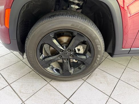 Used 2024 Jeep Grand Cherokee Altitude image 12