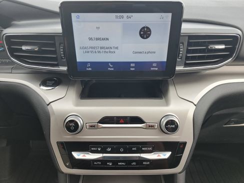 Used 2023 Ford Explorer XLT w/ Equipment Group 202A image 21