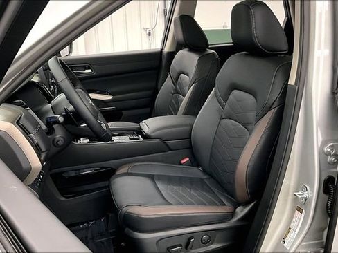 New 2025 Nissan Pathfinder Platinum w/ Lighting Package (N93) image 10
