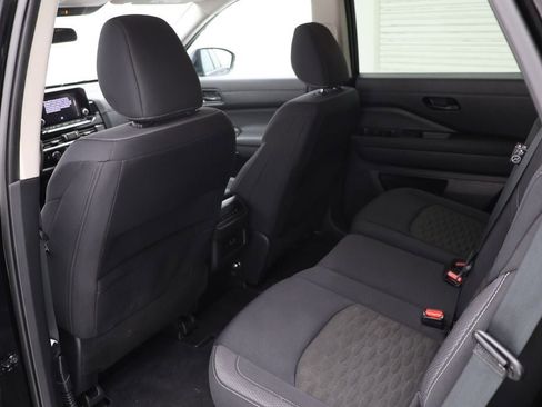 Used 2024 Nissan Pathfinder SV image 10