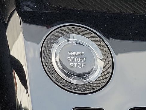 Used 2024 Kia Niro EX Touring image 16