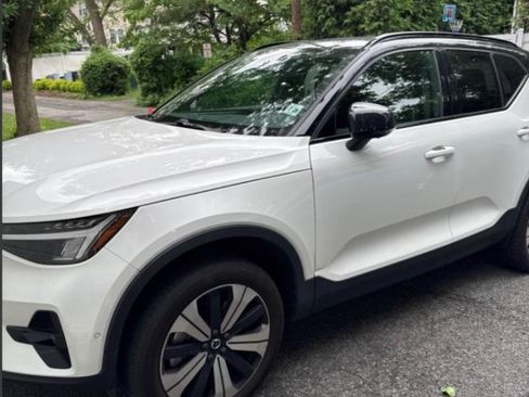 Used 2023 Volvo XC40 Recharge Plus w/ Protection Package Premier AWD/4WD image 10