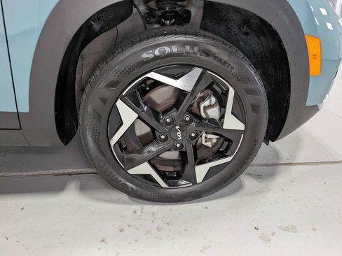 Used 2025 Kia Seltos S AWD/4WD image 3