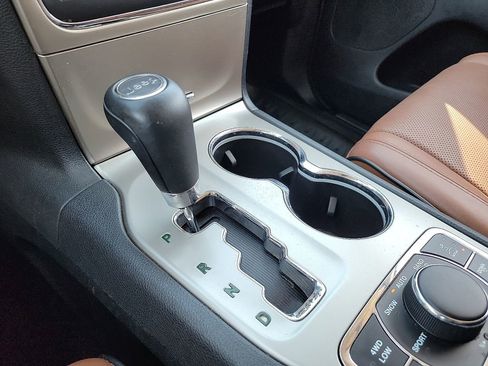Used 2013 Jeep Grand Cherokee Overland w/ Advance Technology Group AWD/4WD image 25