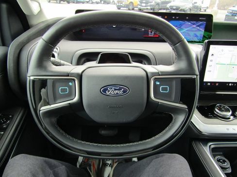 Used 2025 Ford Expedition Platinum AWD/4WD image 30