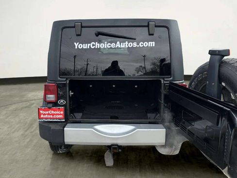 Used 2015 Jeep Wrangler Unlimited Sahara image 14