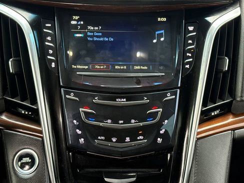 Used 2020 Cadillac Escalade Premium Luxury RWD image 12