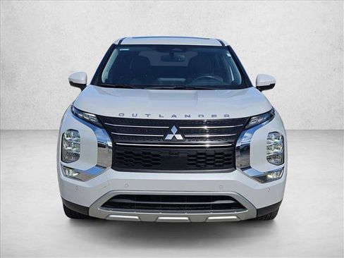 Used 2023 Mitsubishi Outlander SE FWD image 2